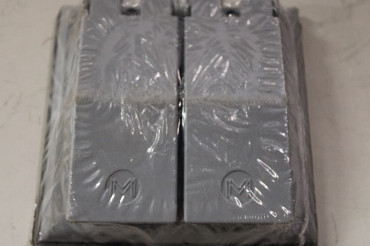 Mulberry 30458 Mulberry 30458 Wallplates and Switch Accessories EA Mulberry 30458 Mulberry 30458 Wallplates and Switch Accessories EA