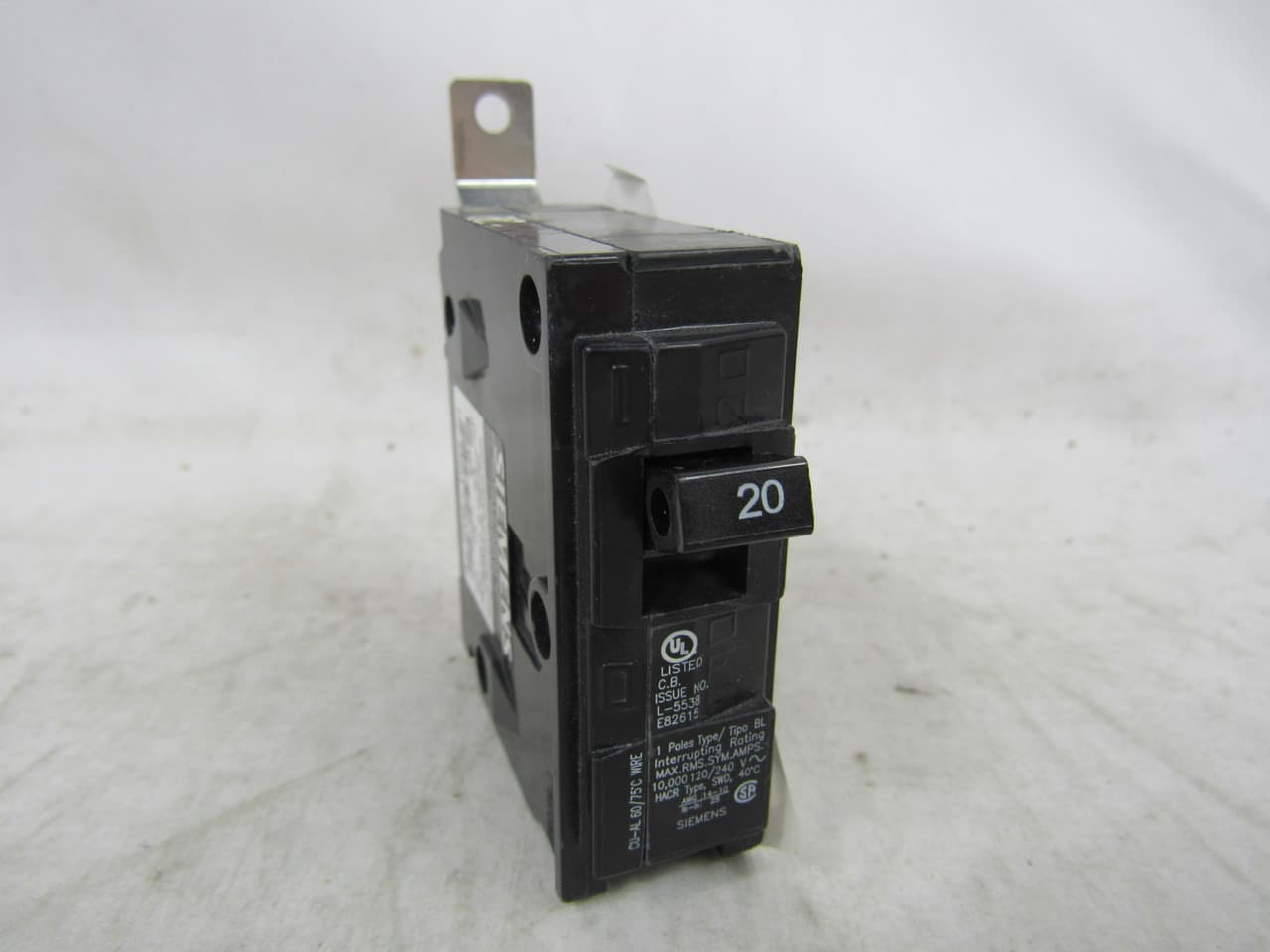 Siemens B120 120 VAC 50/60 Hz, 20 A, 10 kA, 1-Pole, BL Frame, Bolt-On, Molded Case, Thermal and Fixed Magnetic Trip, Common Trip Siemens B120 120 VAC 50/60 Hz, 20 A, 10 kA, 1-Pole, BL Frame, Bolt-On, Molded Case, Thermal and Fixed Magnetic Trip, Common Trip