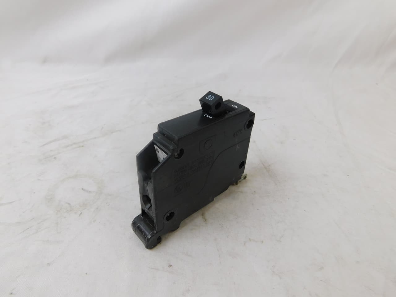 Eaton CHB130 CHB130 Eaton - Type CHB Ground Fault Circuit Breaker,5 mA Ground Fault,30A,10 kAIC,Single-pole,120/240V,#14-8 AWG,CHB,CH Loadcenters Eaton CHB130 CHB130 Eaton - Type CHB Ground Fault Circuit Breaker,5 mA Ground Fault,30A,10 kAIC,Single-pole,120/240V,#14-8 AWG,CHB,CH Loadcenters