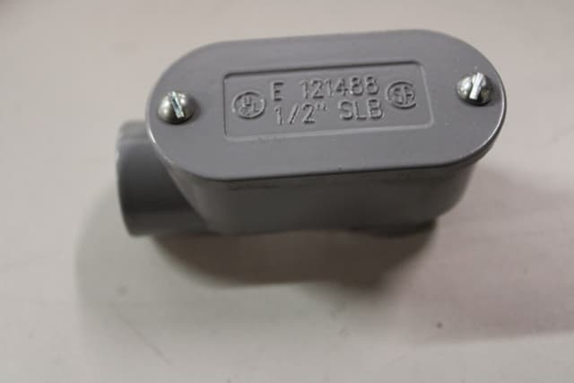 1490-THOMAS-AND-BETTS Part Image. Manufactured by Thomas & Betts.