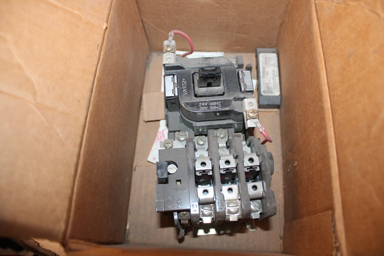 General Electric CR306A002 GE CR306A002 Non-Combination Starter 120V EA General Electric CR306A002 GE CR306A002 Non-Combination Starter 120V EA
