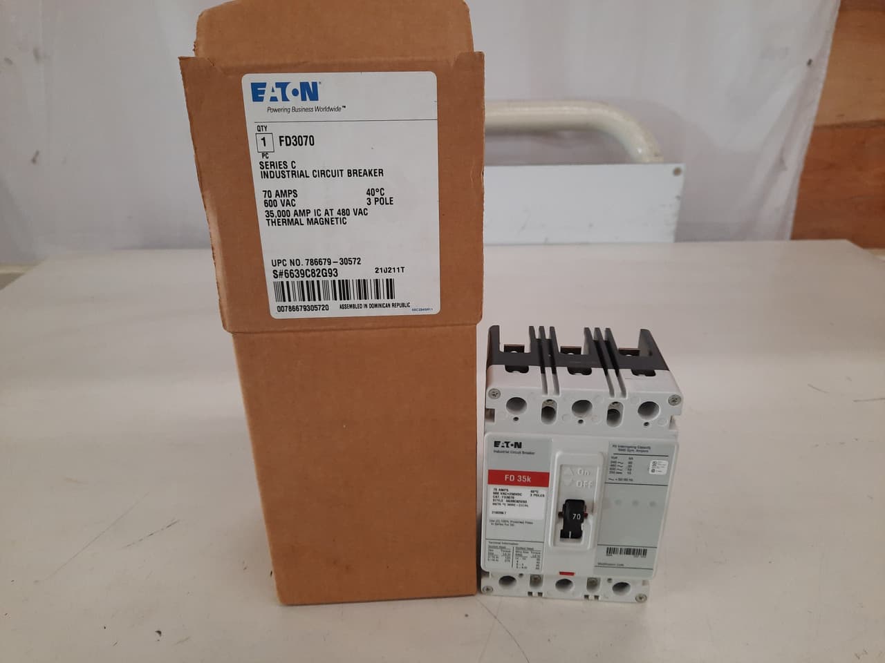 Eaton FD3070 FD3070 Eaton - Eaton Series C complete molded case circuit breaker, F-frame, FD, Complete breaker, Fixed thermal, Fixed magnetic trip type, Three-pole, 70 A, 600 Vac, 250 Vdc, Load side, 50/60 Hz Eaton FD3070 FD3070 Eaton - Eaton Series C complete molded case circuit breaker, F-frame, FD, Complete breaker, Fixed thermal, Fixed magnetic trip type, Three-pole, 70 A, 600 Vac, 250 Vdc, Load side, 50/60 Hz