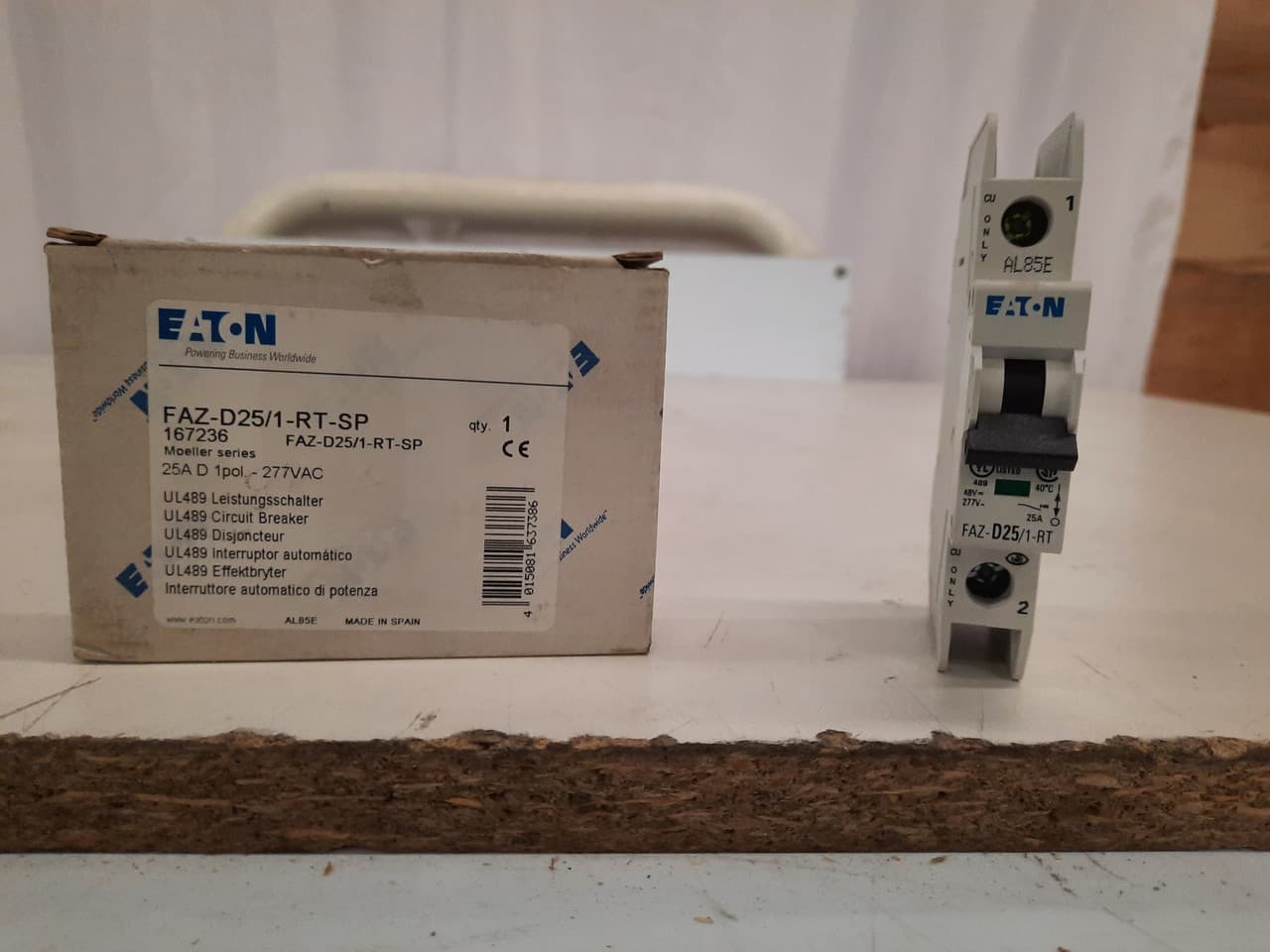 Eaton FAZ-D25/1-RT-SP 277/480 VAC 50/60 Hz, 25 A, 1-Pole, 10/14 kA, 10 to 20 x Rated Current, Ring Tongue Terminal, DIN Rail Mount, Single Packaging, D-Curve, Current Limiting, Thermal Magnetic Eaton FAZ-D25/1-RT-SP 277/480 VAC 50/60 Hz, 25 A, 1-Pole, 10/14 kA, 10 to 20 x Rated Current, Ring Tongue Terminal, DIN Rail Mount, Single Packaging, D-Curve, Current Limiting, Thermal Magnetic