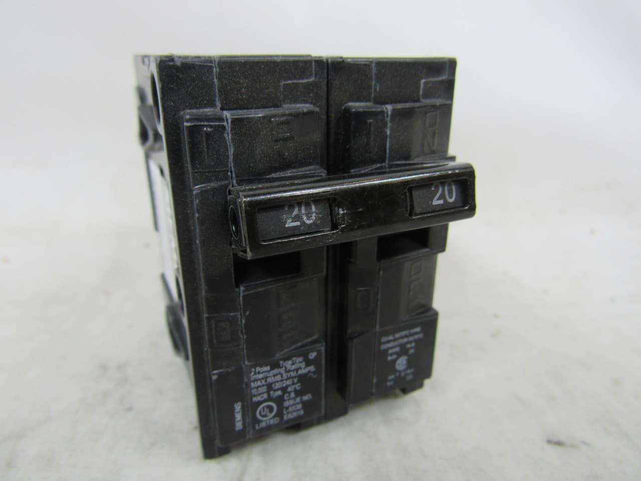 Siemens Q220 120/240 VAC, 20 A, 10 kA Interrupt, 2-Pole, Plug-In Mount, QP-Frame, Common Trip, Circuit Breaker Siemens Q220 120/240 VAC, 20 A, 10 kA Interrupt, 2-Pole, Plug-In Mount, QP-Frame, Common Trip, Circuit Breaker