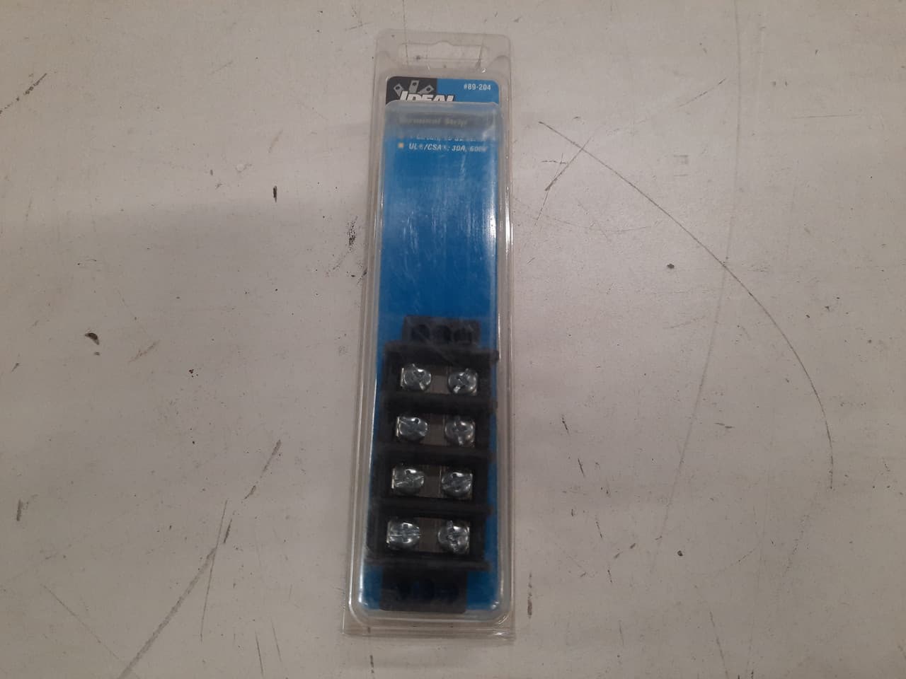 Ideal Industries 89-204 600 V, 30 A, #8-32 TPI Philslot Screw, 22 to 10 AWG Copper, 4-Circuit, Rugged Polyester Thermoplastic, Surface Mount, Center Spacing, Terminal Strip Ideal Industries 89-204 600 V, 30 A, #8-32 TPI Philslot Screw, 22 to 10 AWG Copper, 4-Circuit, Rugged Polyester Thermoplastic, Surface Mount, Center Spacing, Terminal Strip