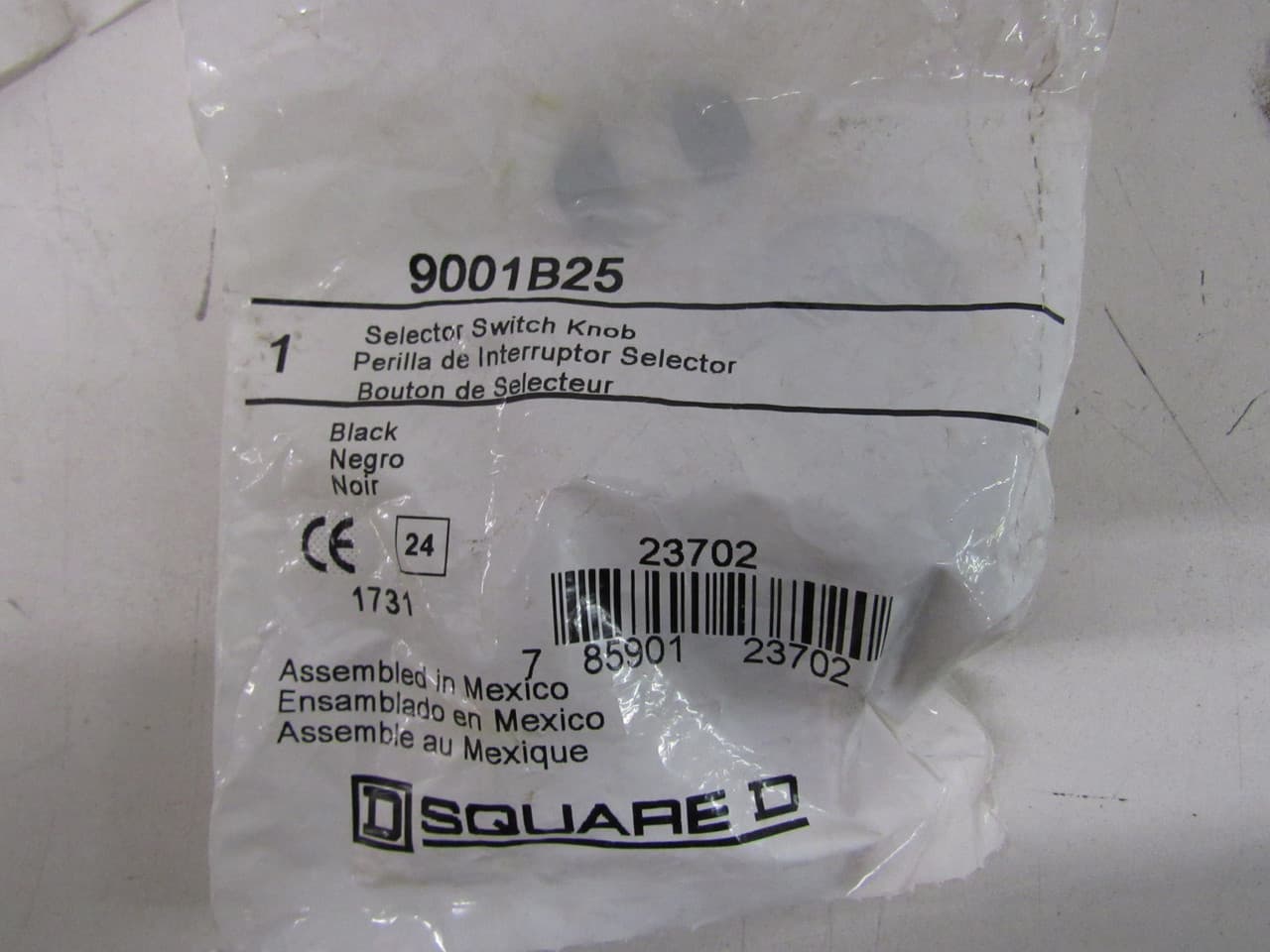 Schneider Electric 9001B25 Schneider Electric 9001B25 is a cover designed for use with gloved-hand selector switches and SSw. knobs. It features a black color and is compatible with the 9001B series. Schneider Electric 9001B25 Schneider Electric 9001B25 is a cover designed for use with gloved-hand selector switches and SSw. knobs. It features a black color and is compatible with the 9001B series.