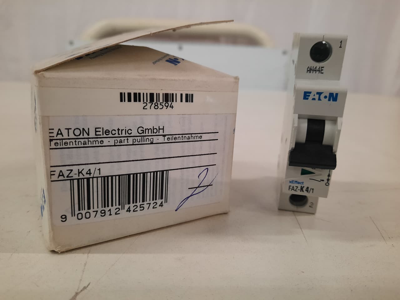 Eaton FAZ-K4/1 277/480 VAC 50/60 Hz, 4 A, 1-Pole, 10 kA, 8 to 12 x Rated Current, Line/Load Terminal, DIN Rail Mount, Standard Packaging, K-Curve, Current Limiting, Thermal Magnetic, Supplementary Protector Eaton FAZ-K4/1 277/480 VAC 50/60 Hz, 4 A, 1-Pole, 10 kA, 8 to 12 x Rated Current, Line/Load Terminal, DIN Rail Mount, Standard Packaging, K-Curve, Current Limiting, Thermal Magnetic, Supplementary Protector