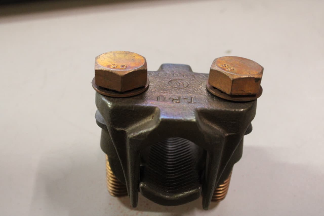Burndy KVS44 500 to 1000 KCMIL Run, 3/0 AWG to 1000 KCMIL Tap, High Copper Alloy, Mechanical Single Cable Tap Connector Burndy KVS44 500 to 1000 KCMIL Run, 3/0 AWG to 1000 KCMIL Tap, High Copper Alloy, Mechanical Single Cable Tap Connector